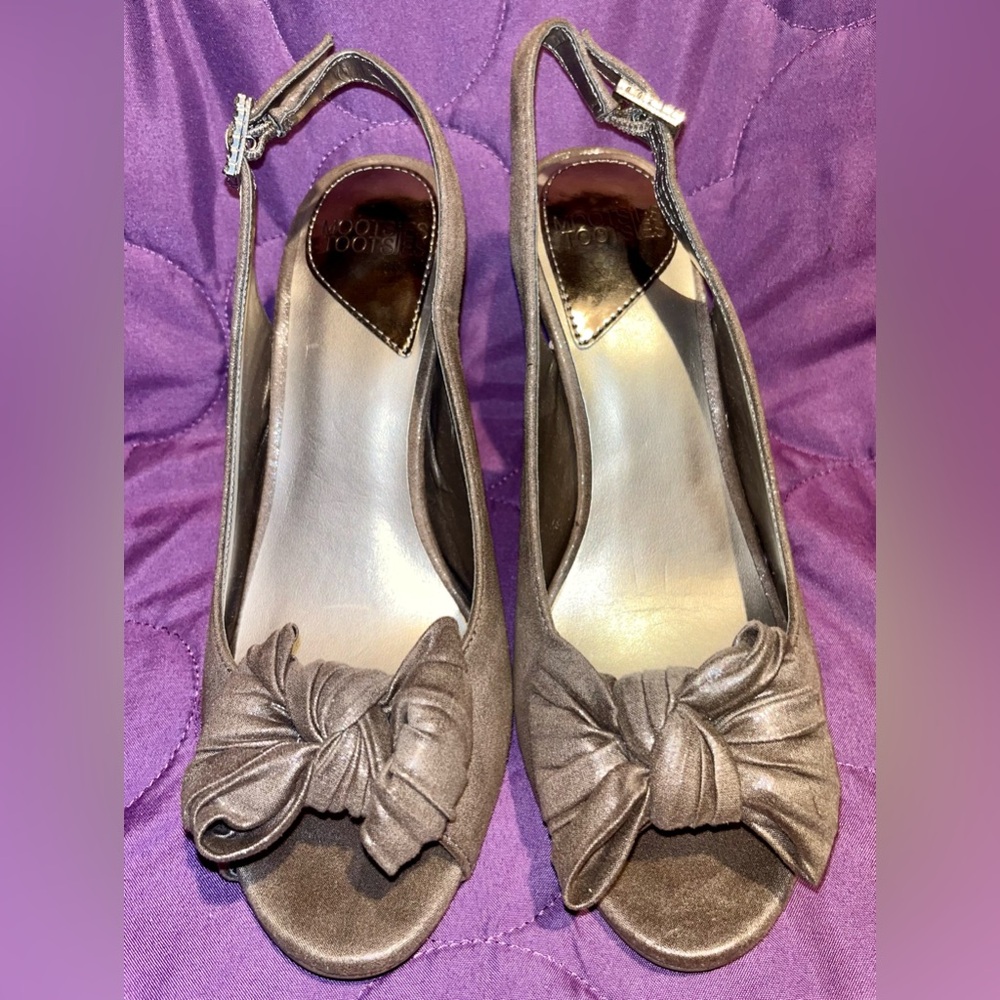Mootsies Tootsies Bronze Bow Heels